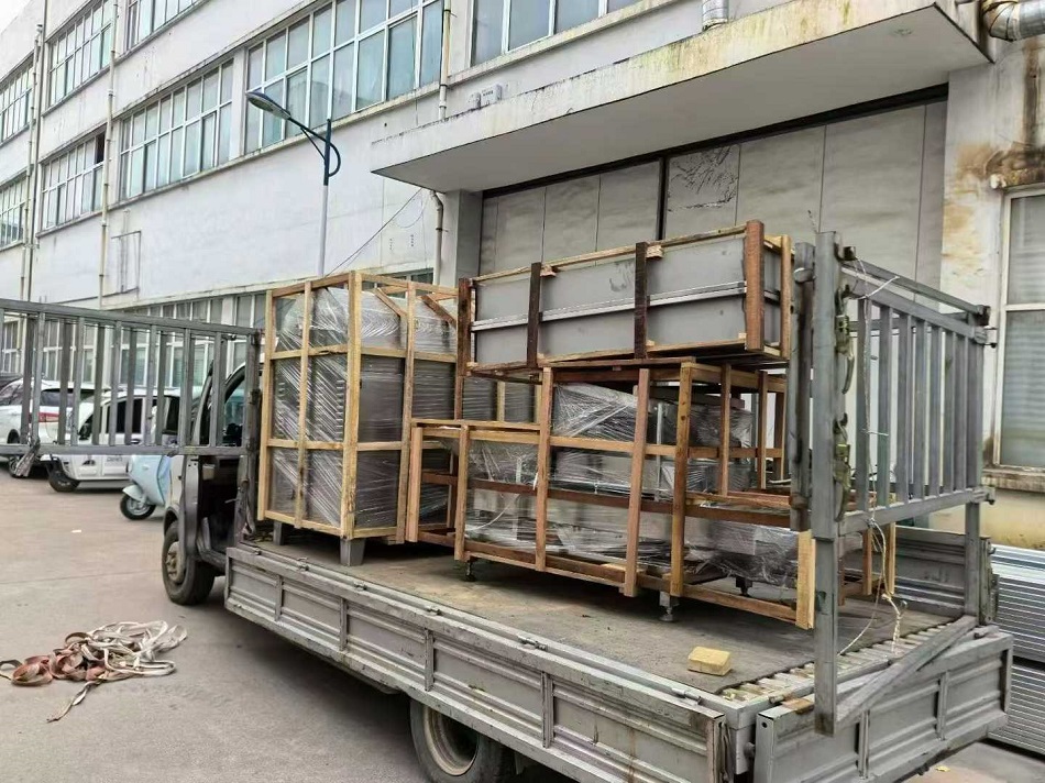 许昌智工100斤电磁炒货机和振动筛一套发往西安